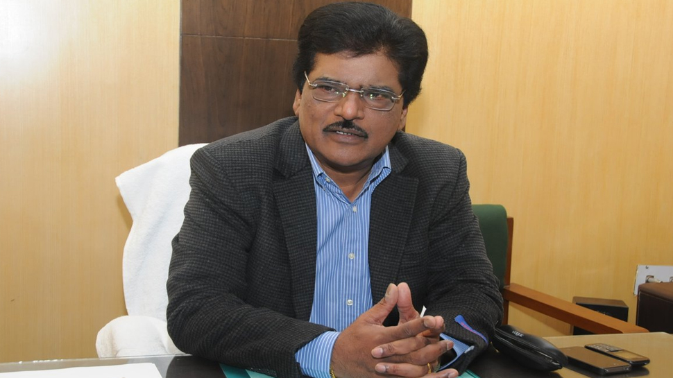 महाराष्ट्रः टिकट न मिलने से थे नाराज स्वास्थ्य मंत्री दीपक सावंत ने दिया इस्तीफा महाराष्ट्रः टिकट न मिलने से थे नाराज स्वास्थ्य मंत्री दीपक सावंत ने दिया इस्तीफा