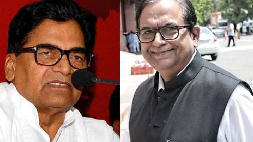 सपा के रामगोपाल यादव और बीएसपी के सतीश चंद्र मिश्रा ने मिलकर केंद्र सरकार पर हमला बोला. सपा के रामगोपाल यादव और बीएसपी के सतीश चंद्र मिश्रा ने मिलकर केंद्र सरकार पर हमला बोला.