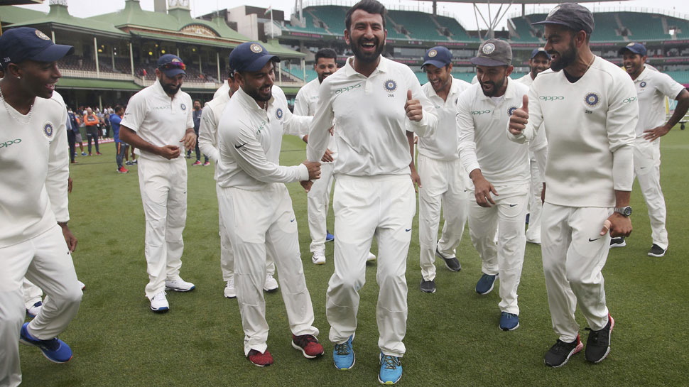 भारतीय खिलाड़ियों ने ऑस्ट्रेलिया में सीरीज जीतते ही सिडनी के मैदान पर डांस शुरू कर दिया. (फोटो: PTI) भारतीय खिलाड़ियों ने ऑस्ट्रेलिया में सीरीज जीतते ही सिडनी के मैदान पर डांस शुरू कर दिया. (फोटो: PTI)