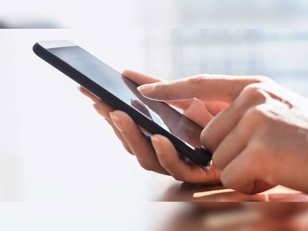  नई पॉलिसी लागू हो जाने के बाद आसुस, लेनोवे, ऑनर जैसे ऑनलाइन एक्सक्लूसिव हैंडसेट ब्रांड्स को अपने स्मार्टफोन का स्टॉक खाली करना होगा.