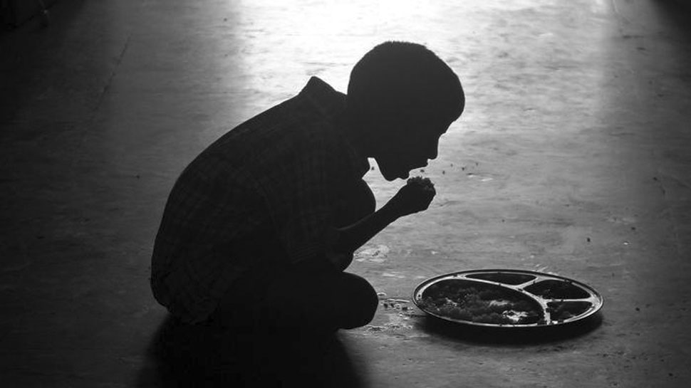 भूख से व्याकुल था बच्चा, बार-बार मांगने पर भी नहीं मिला अनाज तो परेशान होकर खा लिया जहर