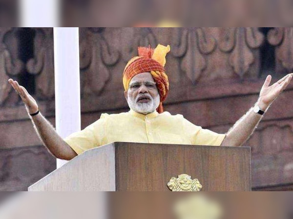 मोदी सरकार की कैबिनेट ने आर्थिक रूप से पिछड़े सभी धर्मों के सवर्णों को 10 प्रतिशत आरक्षण को मंजूरी दी है.