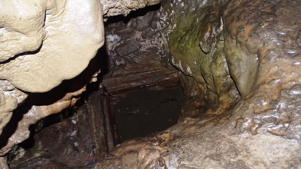 मुक्तेश्वर गुफा Mukteshwar cave