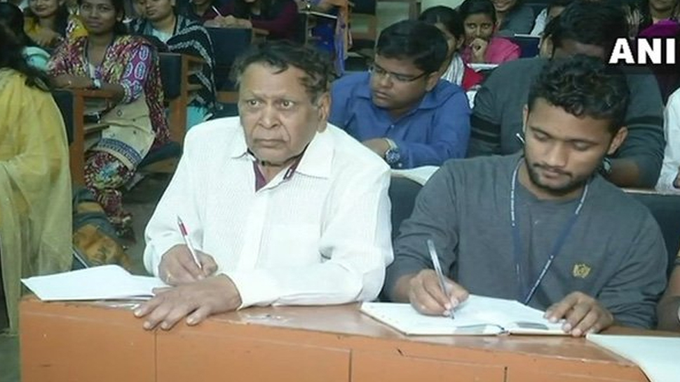 पहले रह चुके हैं MLA और सांसद, अब 80 साल की उम्र में दे रहे PHD की परीक्षा पहले रह चुके हैं MLA और सांसद, अब 80 साल की उम्र में दे रहे PHD की परीक्षा