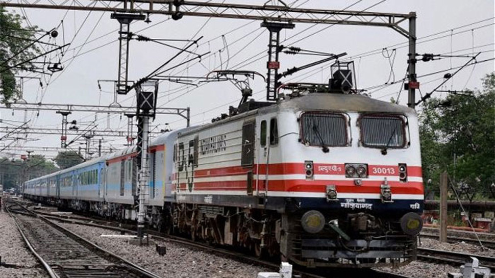 Railway ने आज फिर रद्द की 350 से ज्यादा ट्रेनें, पूरी लिस्ट यहां देखें