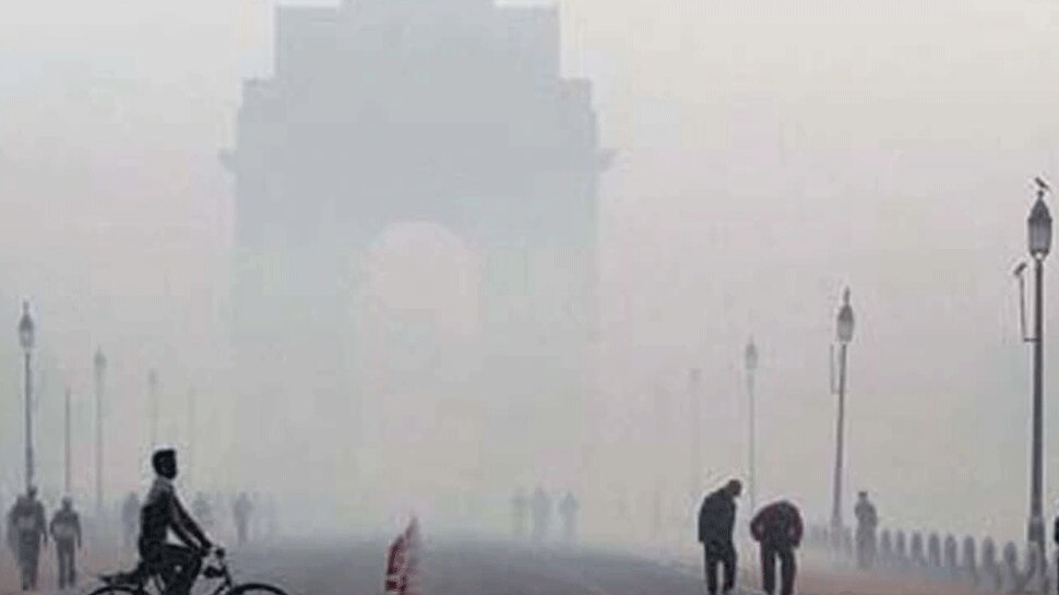 कोहरे की चादर में लिप्टा दिल्ली-NCR, फ्लाइट्स समेत देरी से चल रही हैं 14 ट्रेनें