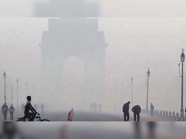 कोहरे की चादर में लिप्टा दिल्ली-NCR, फ्लाइट्स समेत देरी से चल रही हैं 14 ट्रेनें