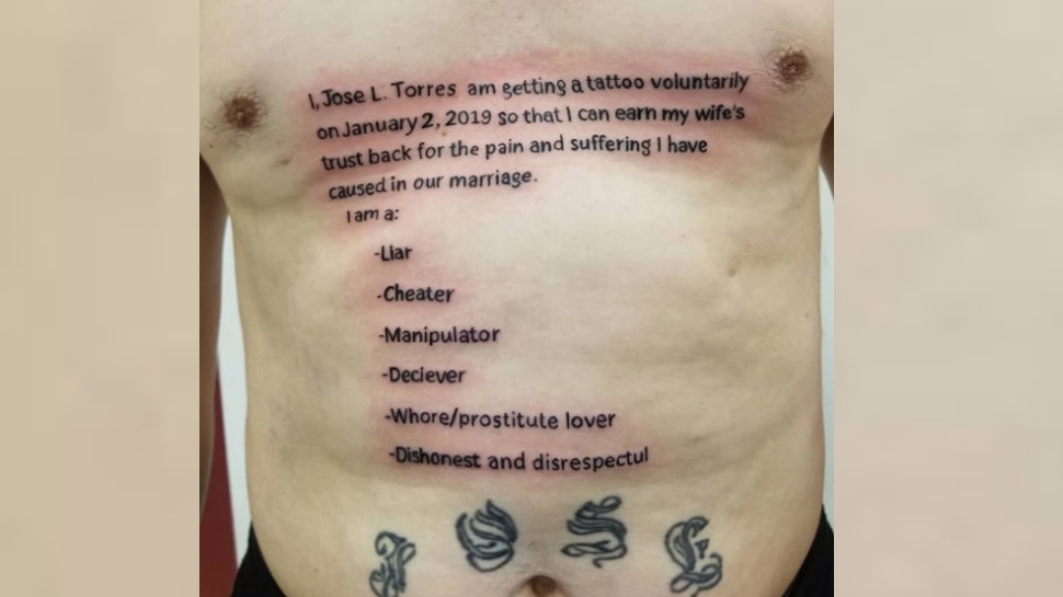 पत्नी को मनाने के लिए शरीर पर टैटू बनवा लिखा- 'मैं झूठा और धोखेबाज हूं, मुझे माफ कर दो'