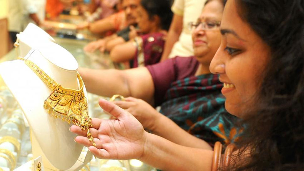 शादी के मौसम में सोने की कीमतों में बढ़त जारी, चांदी में बड़ी गिरावट