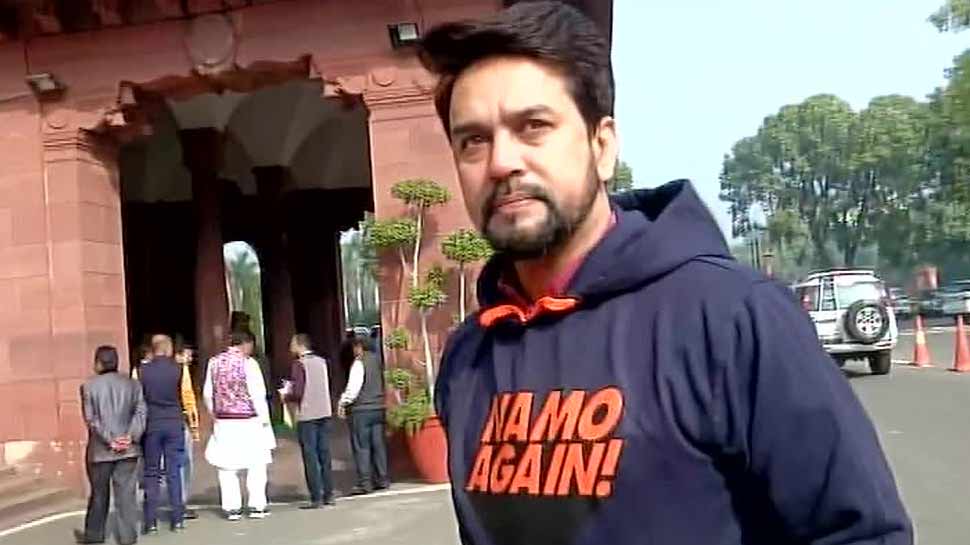 'नमो अगेन' लिखी Hoodie पहनकर संसद पहुंचे अनुराग ठाकुर, PM मोदी ने की तारीफ
