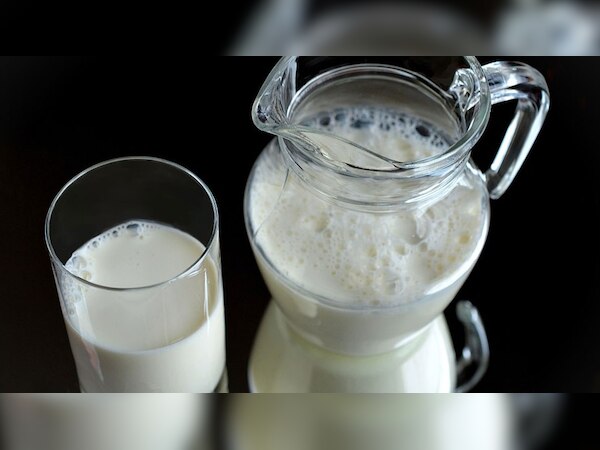 जहरीला दूध देने वाले युवक को पुलिस तलाश रही है..(प्रतीकात्मक तस्वीर)