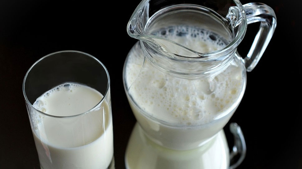 जहरीला दूध देने वाले युवक को पुलिस तलाश रही है..(प्रतीकात्मक तस्वीर) जहरीला दूध देने वाले युवक को पुलिस तलाश रही है..(प्रतीकात्मक तस्वीर)