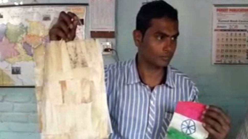 प्लास्टिक बैनः मक्के के छिलके से बना डाला बैग, लाखों की नौकरी छोड़ लिया था संकल्प प्लास्टिक बैनः मक्के के छिलके से बना डाला बैग, लाखों की नौकरी छोड़ लिया था संकल्प