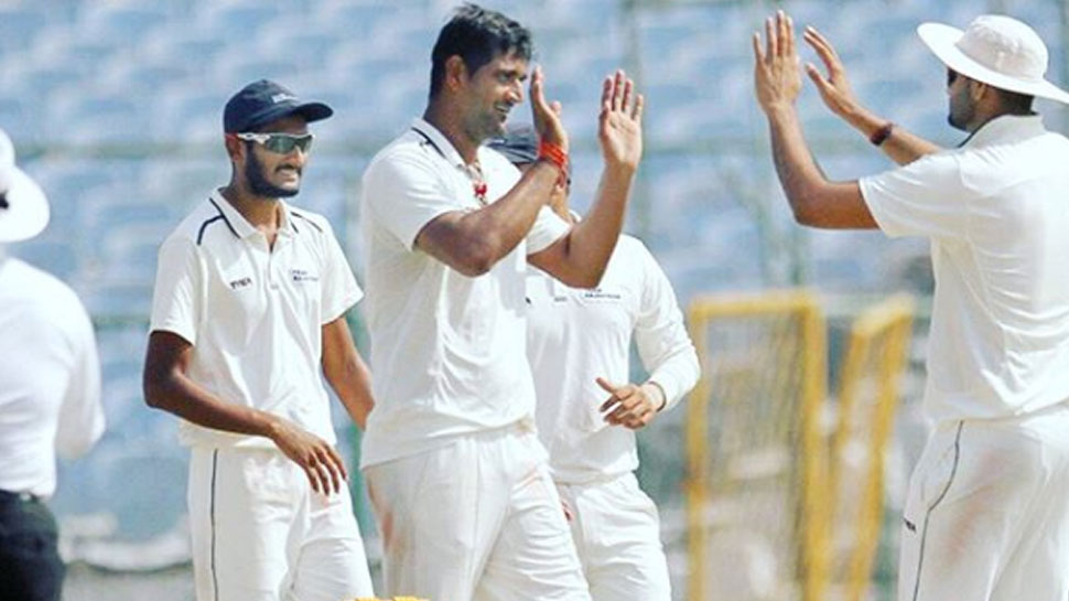 रणजी ट्रॉफी: कपिल-जहीर-बुमराह नहीं, यह गेंदबाज है देश का बेस्ट मीडियम पेसर