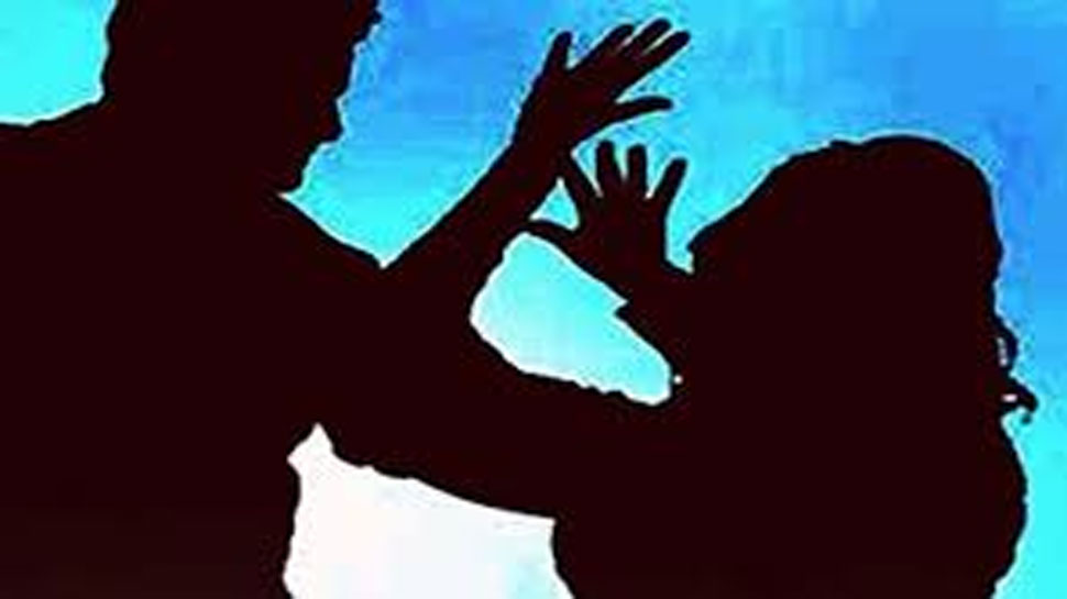 बीते साल हर दिन पांच महिलाओं का बलात्कार हुआ : दिल्ली पुलिस बीते साल हर दिन पांच महिलाओं का बलात्कार हुआ : दिल्ली पुलिस