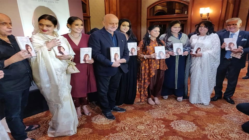 मनीषा कोइराला ने कैंसर के दर्द को किताब में उकेरा, कहा- लिखते समय उन पलों को जीना मुश्किल था मनीषा कोइराला ने कैंसर के दर्द को किताब में उकेरा, कहा- लिखते समय उन पलों को जीना मुश्किल था