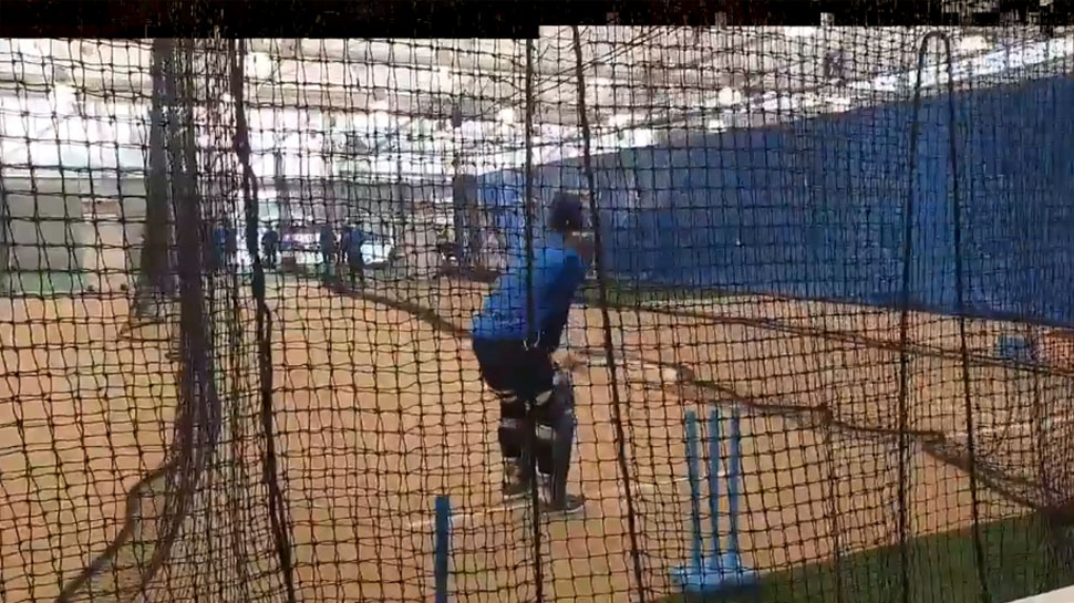 टीम इंडिया के बारिश की वजह से इनडोर अभ्यास करने से सिडनी वनडे पर भी बारिश का खतरे की आशंका हो गई है. (फोटो: स्क्रीन ग्रैब) टीम इंडिया के बारिश की वजह से इनडोर अभ्यास करने से सिडनी वनडे पर भी बारिश का खतरे की आशंका हो गई है. (फोटो: स्क्रीन ग्रैब)