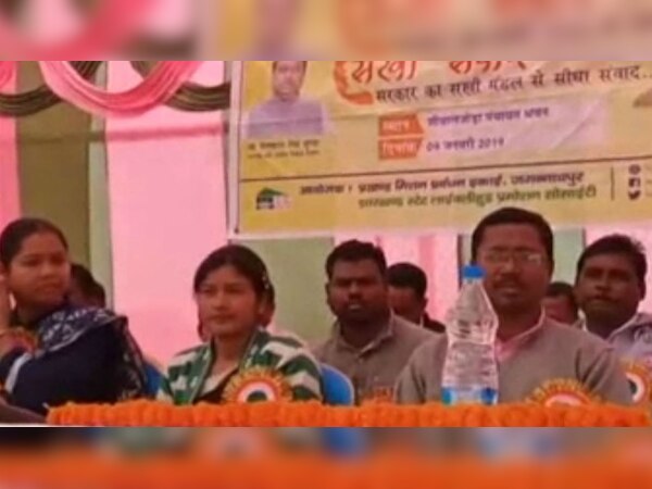 महिला समूहों के बीच लाखों रूपए ऋण बांटा गया. 