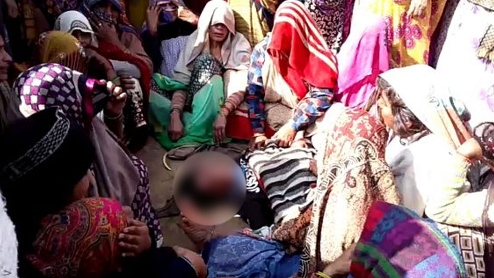 आवारा सांड का मथुरा में आतंक, किशोर पर किया हमला, हुई मौत