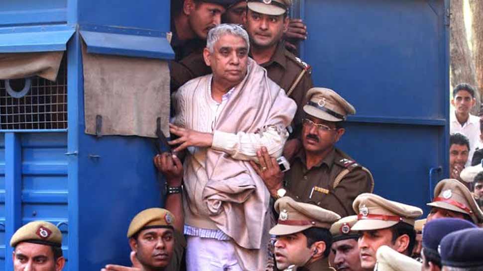 रामपाल ने उम्र कैद की सजा को पंजाब हरियाणा हाईकोर्ट में दी चुनौती रामपाल ने उम्र कैद की सजा को पंजाब हरियाणा हाईकोर्ट में दी चुनौती