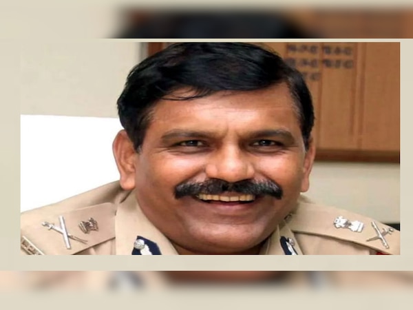 राव जब तक नए सीबीआई निदेशक की नियुक्ति नहीं हो जाती या अगले आदेश तक सीबीआई के अंतरिम निदेशक होंगे.