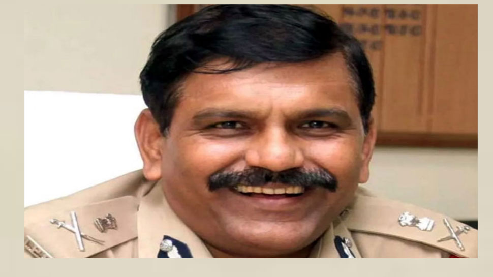 राव जब तक नए सीबीआई निदेशक की नियुक्ति नहीं हो जाती या अगले आदेश तक सीबीआई के अंतरिम निदेशक होंगे. राव जब तक नए सीबीआई निदेशक की नियुक्ति नहीं हो जाती या अगले आदेश तक सीबीआई के अंतरिम निदेशक होंगे.