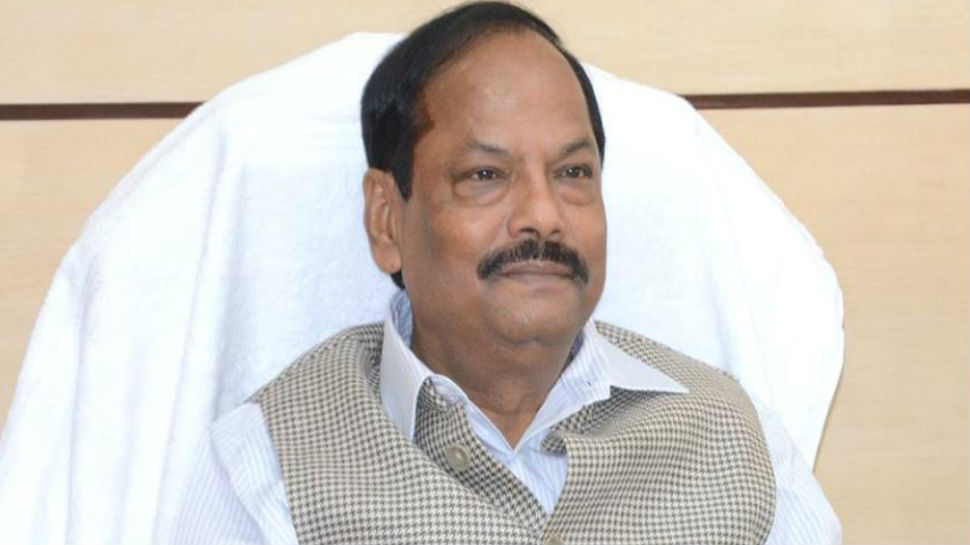 मुख्यमंत्री रघुवर दास ने सांकेतिक ऑफर लेटर पाने वाले युवकों को बधाई दी. (फाइल फोटो) मुख्यमंत्री रघुवर दास ने सांकेतिक ऑफर लेटर पाने वाले युवकों को बधाई दी. (फाइल फोटो)