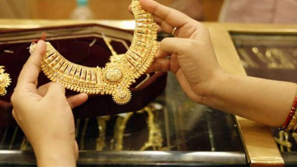 चार दिन बाद सोने और चांदी की कीमतों में गिरावट, ये रहा आज का भाव चार दिन बाद सोने और चांदी की कीमतों में गिरावट, ये रहा आज का भाव