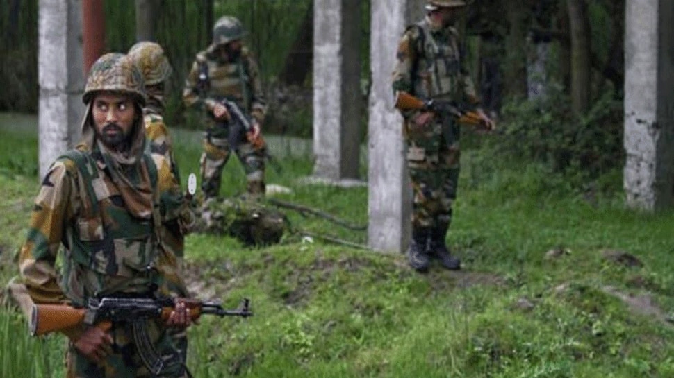 श्रीनगर में सीआरपीएफ के जवानों पर आतंकियों ने किया ग्रेनेड से हमला