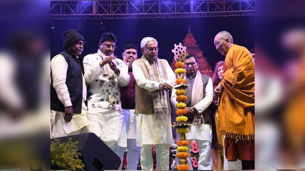 बिहारः सीएम नीतीश कुमार ने बोधगया में 'बौद्घ महोत्सव' का किया उद्घाटन