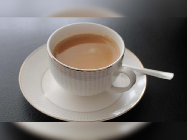 एक महिला जो 33 सालों से सिर्फ चाय पीकर है जिंदा, जानी जाती हैं चाय वाली चाची