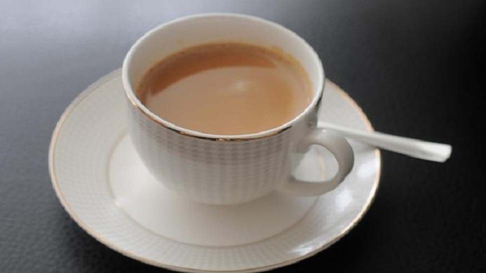 एक महिला जो 33 सालों से सिर्फ चाय पीकर है जिंदा, जानी जाती हैं चाय वाली चाची एक महिला जो 33 सालों से सिर्फ चाय पीकर है जिंदा, जानी जाती हैं चाय वाली चाची