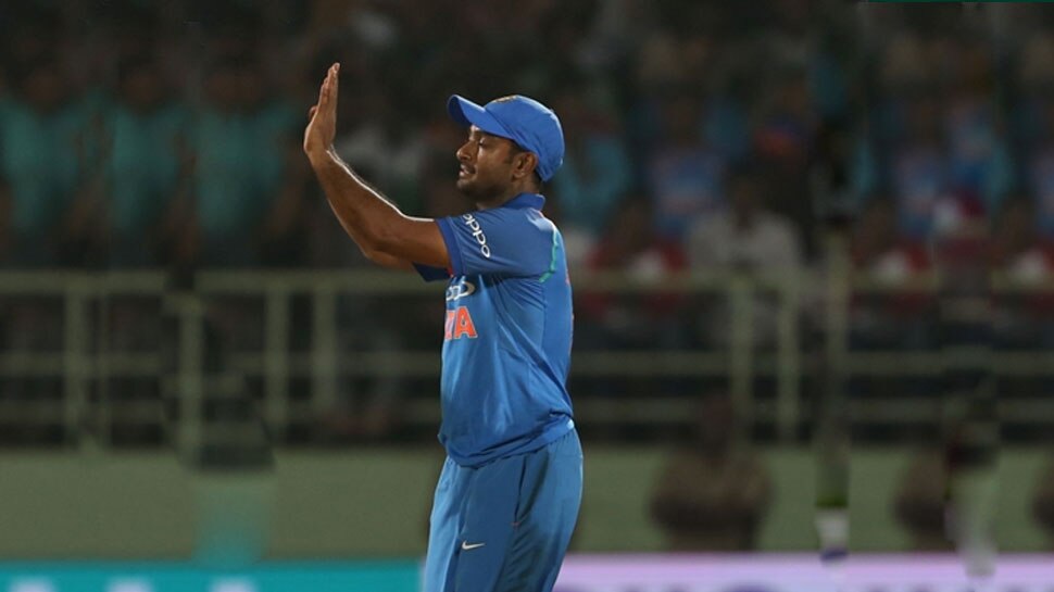 INDvsAUS: सिडनी में फ्लॉप रहे रायडू को लगा झटका, गेंदबाजी एक्शन आया संदेह के घेरे में