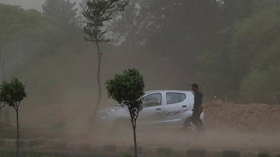 आंधी-तूफान के पूर्वानुमान की जानकारी देने पर काम कर रहा है मौसम विभाग आंधी-तूफान के पूर्वानुमान की जानकारी देने पर काम कर रहा है मौसम विभाग