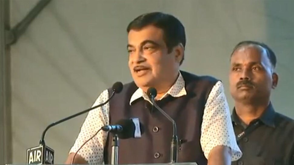 नितिन गडकरी साहित्य सम्मेलन में बोले, नेताओं को दूसरे क्षेत्रों में दखल नहीं देना चाहिए
