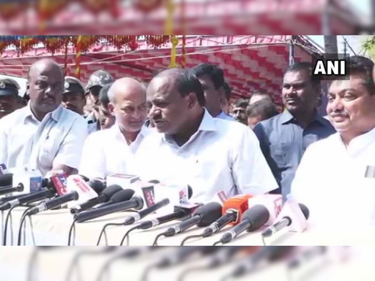 कर्नाटक में जेडीएस को महज 37 सीटें आने के बाद भी वह कांग्रेस के साथ मिलकर सरकार चला रहे हैं.   