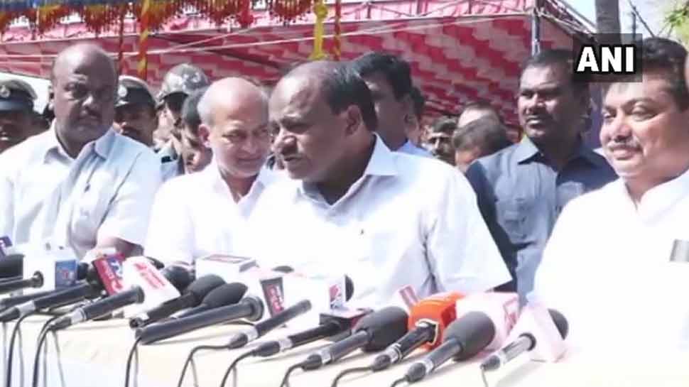 कर्नाटक में जेडीएस को महज 37 सीटें आने के बाद भी वह कांग्रेस के साथ मिलकर सरकार चला रहे हैं. कर्नाटक में जेडीएस को महज 37 सीटें आने के बाद भी वह कांग्रेस के साथ मिलकर सरकार चला रहे हैं.