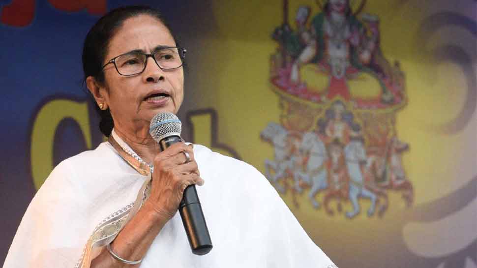 ममता बनर्जी ने महाश्वेता देवी की 93वी जयंती पर उन्हें श्रद्धांजलि दी