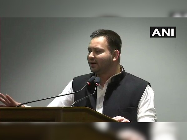 लखनऊ में अखिलेश यादव से मिले तेजस्वी यादव. (तस्वीर- ANI)