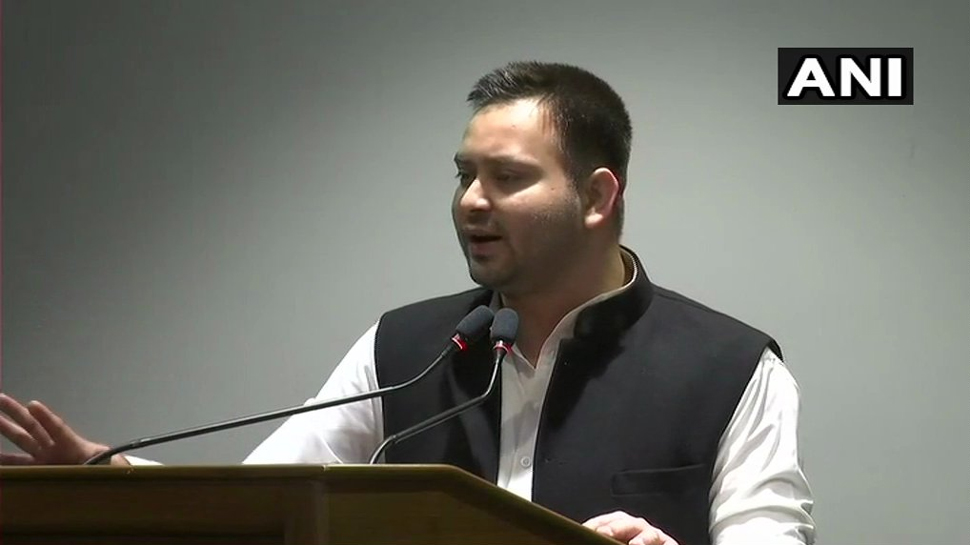 लखनऊ में अखिलेश यादव से मिले तेजस्वी यादव. (तस्वीर- ANI) लखनऊ में अखिलेश यादव से मिले तेजस्वी यादव. (तस्वीर- ANI)