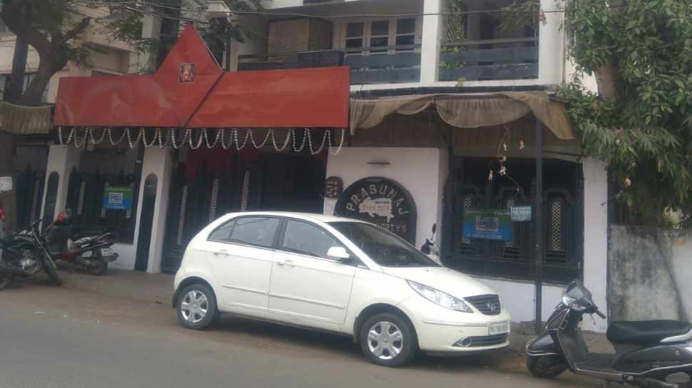 महाराष्ट्र में चोरों ने बनाया पूर्व पुलिस अधिकारी के घर को निशाना, हजारों का सामान ले भागे