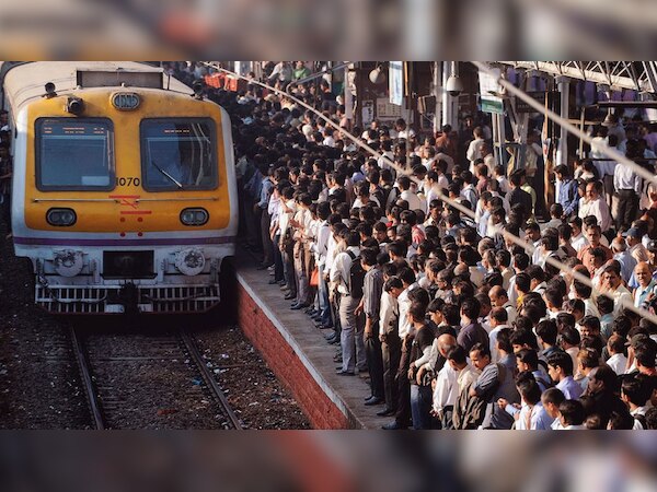 रेल मंत्री ने ट्रेनों से गिरकर बड़ी संख्या में लोगों के हताहत होने पर चिंता प्रकट की थी जिसके बाद इसे शुरू किया गया है. (फाइल फोटो)