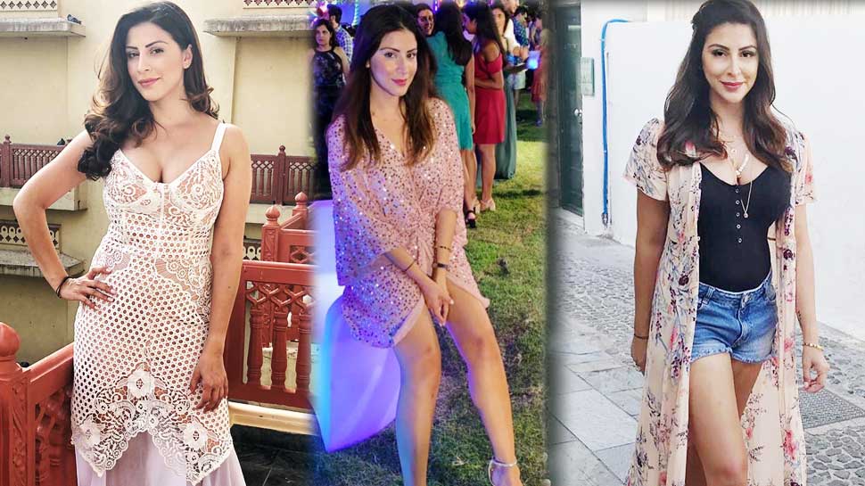 करिश्मा कोटक के अलावा 'बेढब' में पूजा चोपड़ा और आशीष सचदेवा भी प्रमुख भूमिकाओं में हैं (फोटो साभारः इंस्टाग्राम, करिश्मा कोटक) करिश्मा कोटक के अलावा 'बेढब' में पूजा चोपड़ा और आशीष सचदेवा भी प्रमुख भूमिकाओं में हैं (फोटो साभारः इंस्टाग्राम, करिश्मा कोटक)