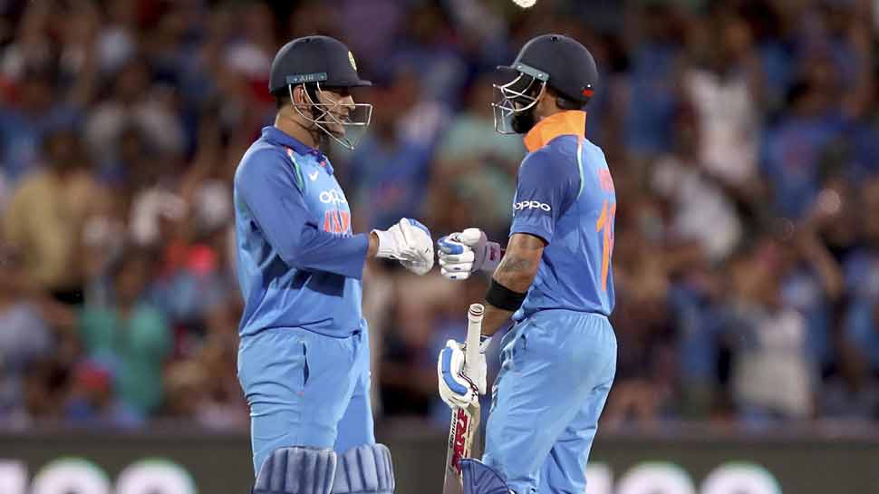 विराट ने कहा, "धोनी ने हमेशा की तरह अपना खेल दिखाया." विराट ने कहा, "धोनी ने हमेशा की तरह अपना खेल दिखाया."