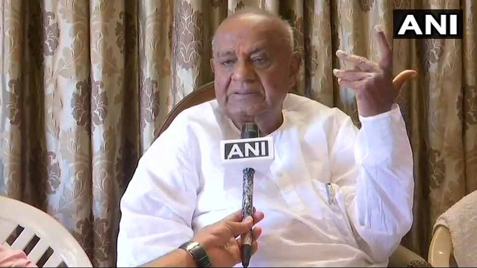 एचडी देवगौड़ा ने कहा है कि दो विधायकों की समर्थन वापसी से कुमारस्वामी सरकार को कोई खतरा नहीं है. एचडी देवगौड़ा ने कहा है कि दो विधायकों की समर्थन वापसी से कुमारस्वामी सरकार को कोई खतरा नहीं है.