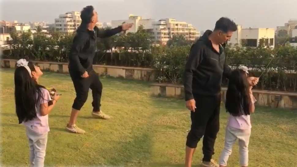 VIDEO: अक्षय कुमार ने बेटी नितारा संग उड़ाई पतंग, फैंस बोले, 'फैंटास्टिक पापा...'