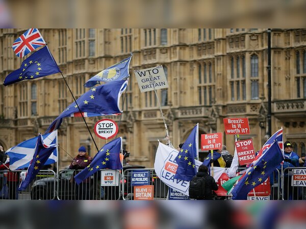 ब्रिटेन की प्रधानमंत्री थेरेसा मे का यूरोपीय संघ से अलग होने संबंधी बेक्जिट समझौता मंगलवार को संसद में पारित नहीं हो सका. 