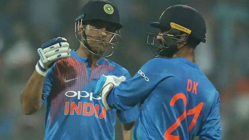 VIDEO: एमएस धोनी ने ड्रिंक्स लेकर पहुंचे खलील अहमद को कहा अपशब्द?