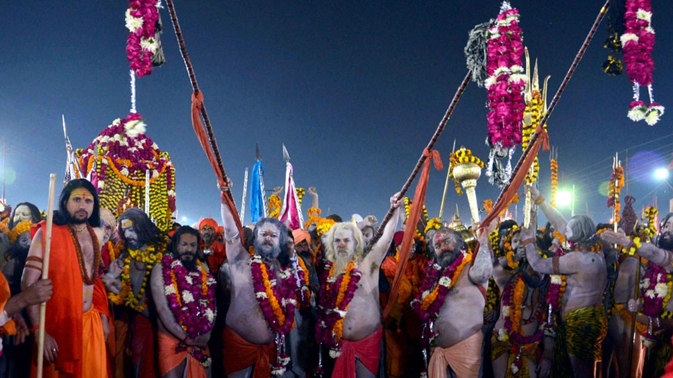 कुंभ 2019: अखाड़ों का अपना है दस्तूर, आज भी जारी है वर्षों पुरानी परंपरा