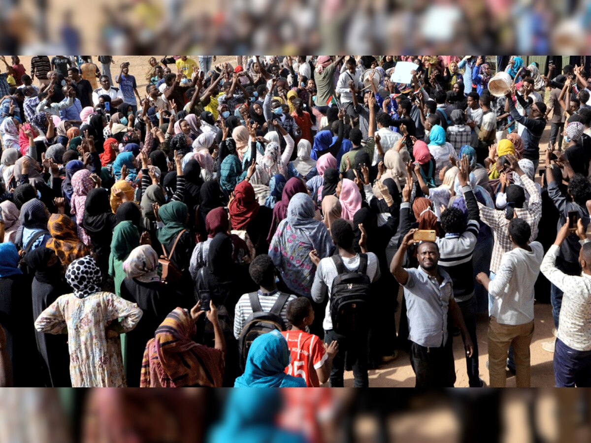 सूडान : ब्रेड के दाम बढ़ने पर गुस्से में सड़क पर उतरे लोग, एक मासूम की मौत